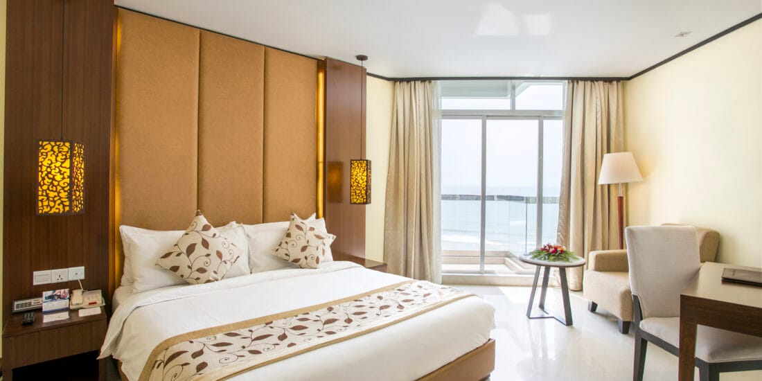 The location is ideal for beach lovers, with easy access to the shore. This suite combines luxury with comfort, making it a top choice for travelers.