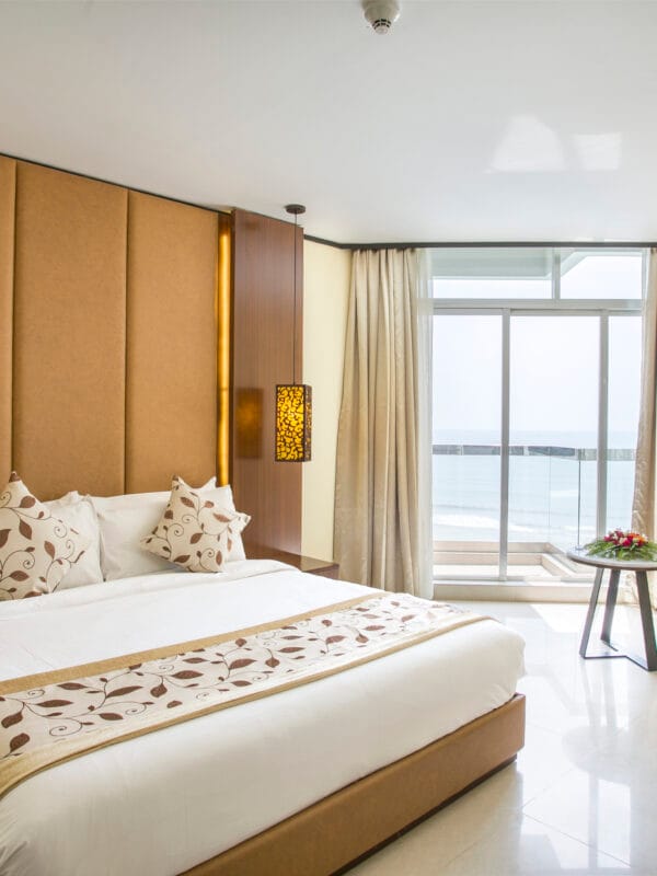 The location is ideal for beach lovers, with easy access to the shore. This suite combines luxury with comfort, making it a top choice for travelers.