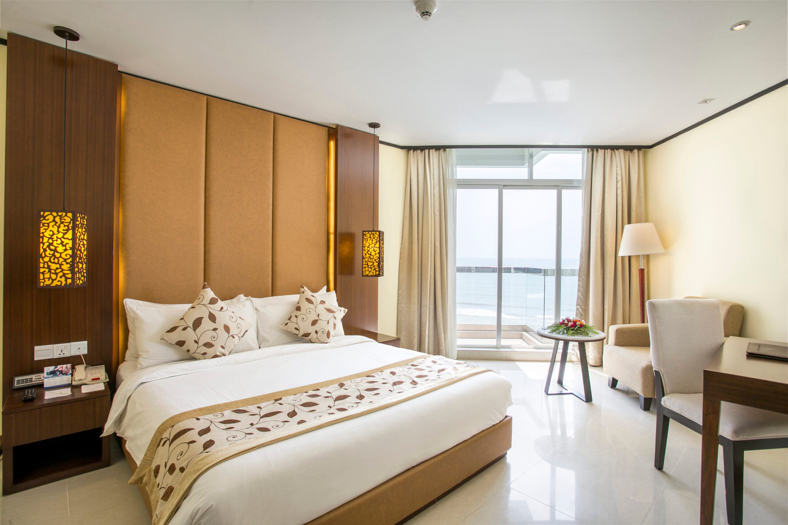 The location is ideal for beach lovers, with easy access to the shore. This suite combines luxury with comfort, making it a top choice for travelers.