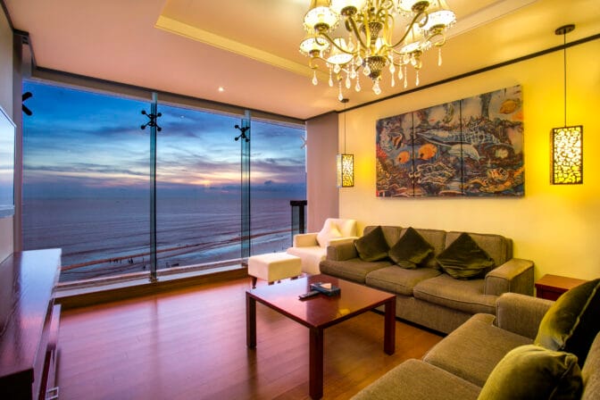 A luxurious 2-bedroom suite perfect for family & friends with the 180-degree view of the world’s longest unbroken beach.
