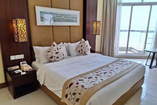 A Infinity pool provides a refreshing escape, perfect for relaxing. Enjoy the gentle sounds of the waves while sipping a drink.